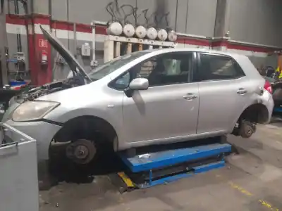 Sloopvoertuig toyota auris (_e15_) 2.0 d-4d (ade150_) van het jaar 2007 aangedreven 1ad