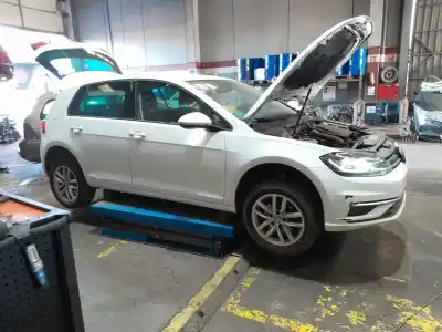 Здавання транспортного засобу VOLKSWAGEN GOLF VII (5G1, BQ1, BE1, BE2) 1.0 TSI року 2015 потужний CHZD,DKRF