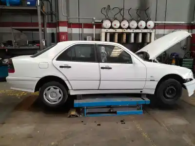 Veículo de Sucata mercedes-benz clase c (w202) c 180 (202.018) do ano 2000 alimentado 111921