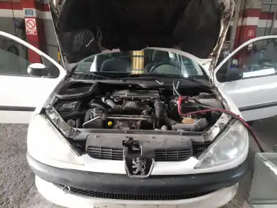 Здавання транспортного засобу PEUGEOT 206 FASTBACK (2A/C)  року 2005 потужний 8HX
