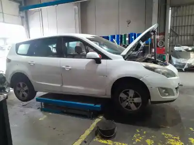 Veículo de Sucata RENAULT GRAND SCÉNIC III (JZ0/1_) 1.9 DCI do ano 2010 alimentado F9Q 870,F9Q 872