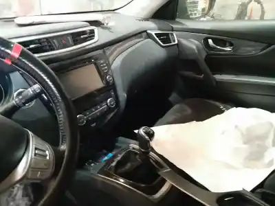 Verschrottungsfahrzeug NISSAN X-TRAIL III (T32_, T32R, T32RR)  des Jahres 2015 angetrieben R9M