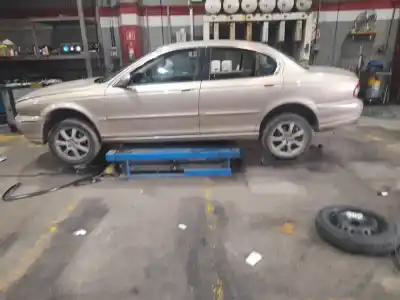 Veicolo di demolizione jaguar x-type i (x400) 2.0 d dell'anno 2004 alimentato 6b