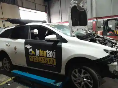 Vehicul casat toyota auris ranchera familiar (_e18_) 1.8 hybrid (zwe186_) al anului 2016 alimentat 2zr-fxe