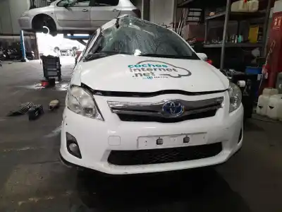 Scrapping Vehicle toyota auris (_e15_) 1.8 hybrid (zwe150_) of the year 2011 powered 2zr