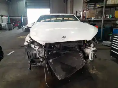 Veículo de Sucata peugeot 308 ii (lb_, lp_, lw_, lh_, l3_) 1.6 hdi do ano 2015 alimentado 9h06