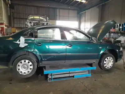 Veículo de Sucata volkswagen passat b5 (3b2) 1.9 tdi do ano 2001 alimentado avb