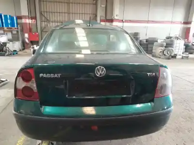 Veículo de Sucata VOLKSWAGEN PASSAT B5 (3B2)  do ano 2001 alimentado AVB