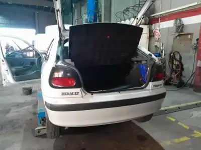 Veículo de Sucata renault megane i (ba0/1_) 1.6 e (ba0f, ba0s) do ano 1998 alimentado k7m 702,k7m 703,k7m 790