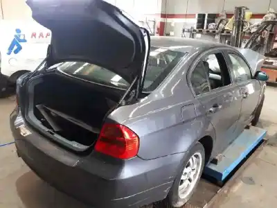Sloopvoertuig bmw serie 3 berlina (e90) 320i van het jaar 2005 aangedreven n46b20b