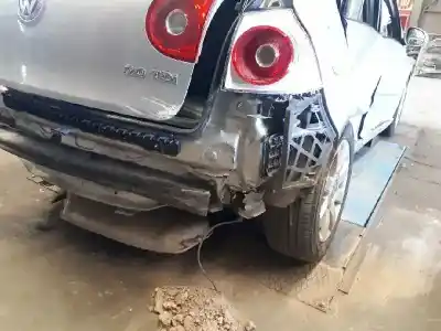 Veículo de Sucata volkswagen golf v berlina (1k1) conceptline (e) do ano 2004 alimentado bkd