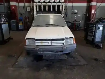 Véhicule à la ferraille PEUGEOT 205 BERLINA * de l'année 1986 alimenté 