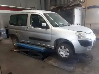 Véhicule à la ferraille citroen berlingo xtr 1.6 hdi 92 de l'année 2002 alimenté 