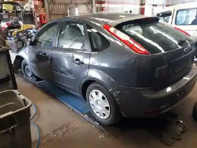 Vehicul casat ford focus berlina (cap) ambiente (d) al anului 2005 alimentat 