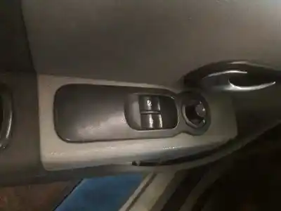 Veículo de Sucata renault modus confort dynamique do ano 2005 alimentado 