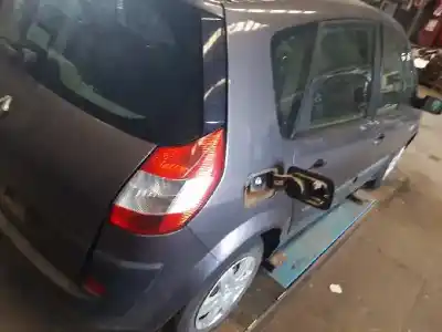 Veicolo di demolizione renault scenic ii confort dynamique dell'anno 2005 alimentato 