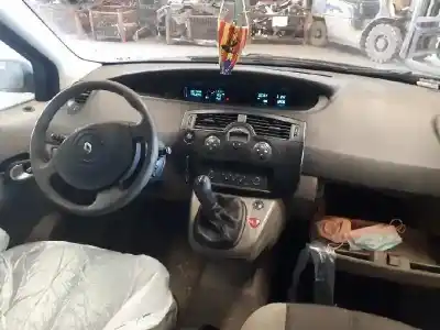 Veicolo di demolizione renault scenic ii confort dynamique dell'anno 2005 alimentato 