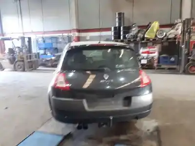 Veículo de Sucata renault megane ii classic berlina confort dynamique do ano 2004 alimentado 