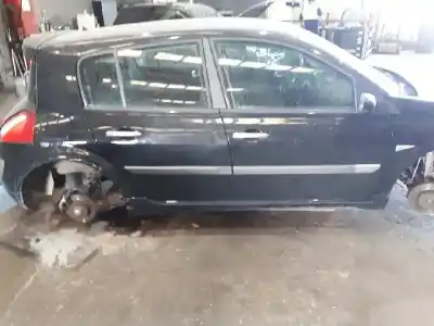 Veículo de Sucata renault megane ii classic berlina confort dynamique do ano 2004 alimentado 