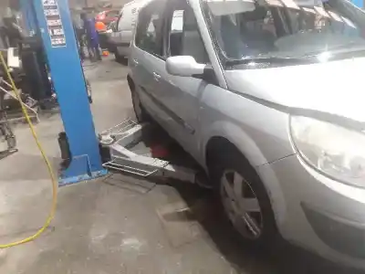 Sloopvoertuig renault scenic ii confort dynamique van het jaar 2004 aangedreven 