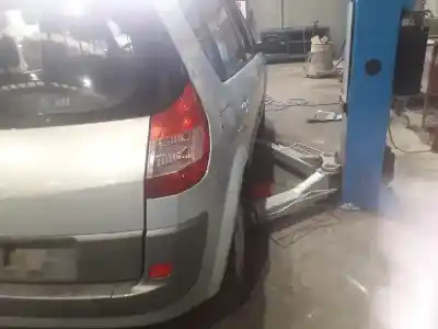 Sloopvoertuig renault scenic ii confort dynamique van het jaar 2004 aangedreven 