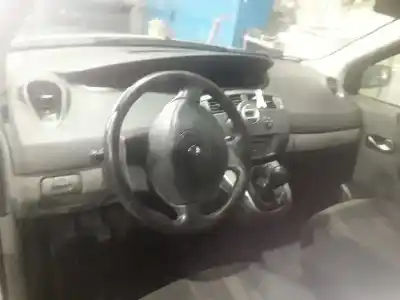 Sloopvoertuig renault scenic ii confort dynamique van het jaar 2004 aangedreven 