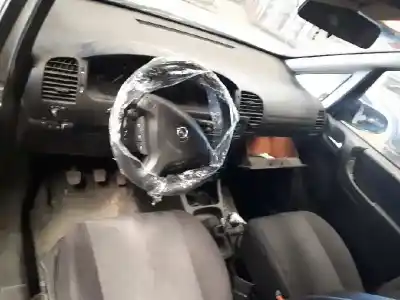 Sloopvoertuig opel zafira a elegance van het jaar 2001 aangedreven 