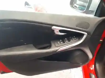 Veicolo di demolizione volvo v40 2.0 diesel cat dell'anno 2017 alimentato d4204t9