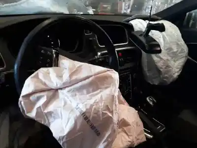 Veicolo di demolizione volvo v40 2.0 diesel cat dell'anno 2017 alimentato d4204t9