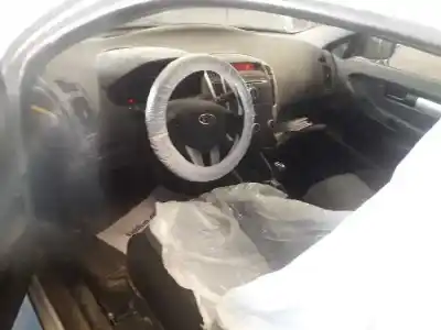 Veículo de Sucata kia cee´d drive do ano 2011 alimentado d4fb