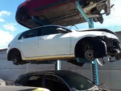 Veículo de Sucata VOLKSWAGEN GOLF VII LIM. 1.6 16V TDI DPF 110 CV / 81 KW do ano 2015 alimentado CXX