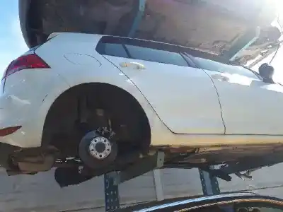 Veículo de Sucata volkswagen golf vii lim. 1.6 16v tdi dpf 110 cv / 81 kw do ano 2015 alimentado cxx