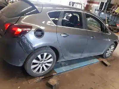 Veículo de Sucata opel astra j lim. cosmo do ano 2011 alimentado a17dtr