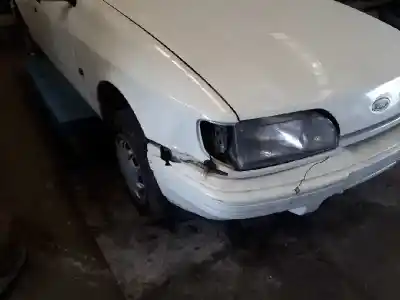 Veicolo di demolizione ford sierra berlina cl dell'anno 1989 alimentato 