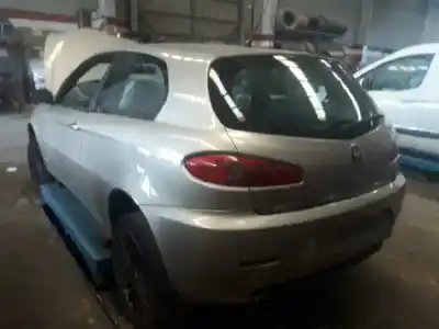 Vehicul casat alfa romeo 147 (190) 1.9 jtd distinctive al anului 2005 alimentat 937a2000