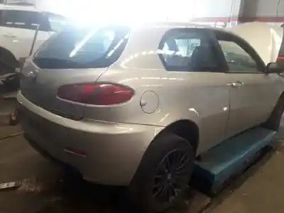 Vehicul casat alfa romeo 147 (190) 1.9 jtd distinctive al anului 2005 alimentat 937a2000
