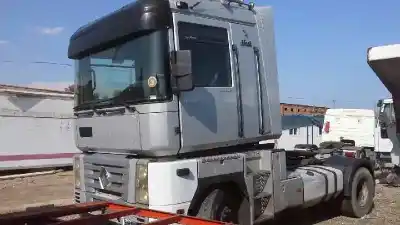 Véhicule à la ferraille renault magnum 480 de l'année 2003 alimenté etech c+j01