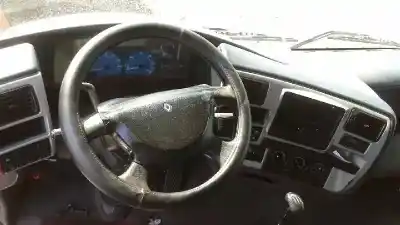 Véhicule à la ferraille renault magnum 480 de l'année 2003 alimenté etech c+j01