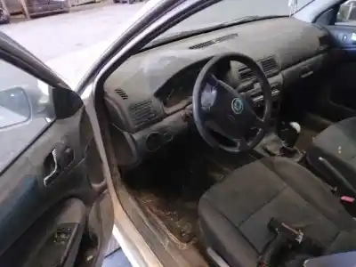 Scrapping Vehicle skoda octavia combi (1u5) selection 4x4 of the year 2005 powered atd