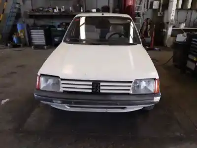 Véhicule à la ferraille PEUGEOT 205 BERLINA 1.4 de l'année 1990 alimenté K2A