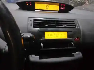 Scrapping Vehicle citroen c4 coupe vtr of the year 2006 powered 9hxdv6ated4