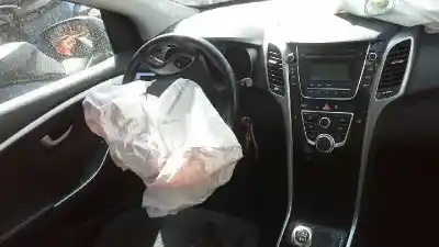 Veículo de Sucata hyundai i30 (gd) trend do ano 2013 alimentado d4fb