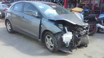 Veículo de Sucata hyundai i30 (gd) trend do ano 2013 alimentado d4fb