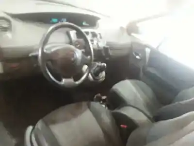 Здавання транспортного засобу renault                                            scenic ii                                                                                                                                                                                                                                                  authentique року 2006 потужний 