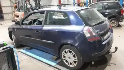 Verschrottungsfahrzeug fiat stilo (192) 1.9 jtd cat des jahres 2002 angetrieben 192a1.000
