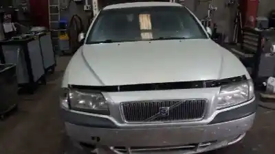 Vehículo de desguace VOLVO S80 BERLINA 2.5 D del año 2001 con motor D5252T