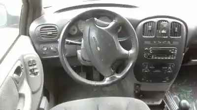 Sloopvoertuig chrysler voyager (rg) 2.4 se van het jaar 2004 aangedreven 