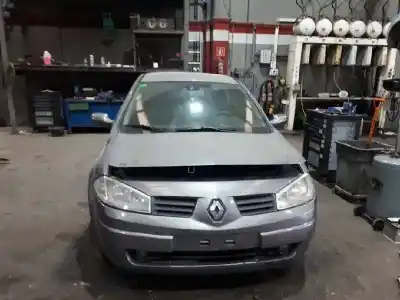 Veicolo di demolizione RENAULT MEGANE II CLASSIC BERLINA Confort Dynamique dell'anno 2002 alimentato 