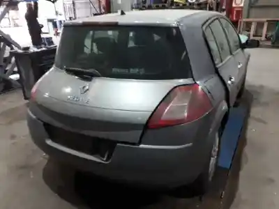 Veicolo di demolizione renault megane ii classic berlina confort dynamique dell'anno 2002 alimentato 