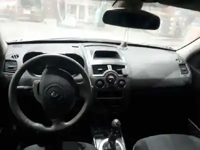 Veicolo di demolizione renault megane ii classic berlina confort dynamique dell'anno 2002 alimentato 